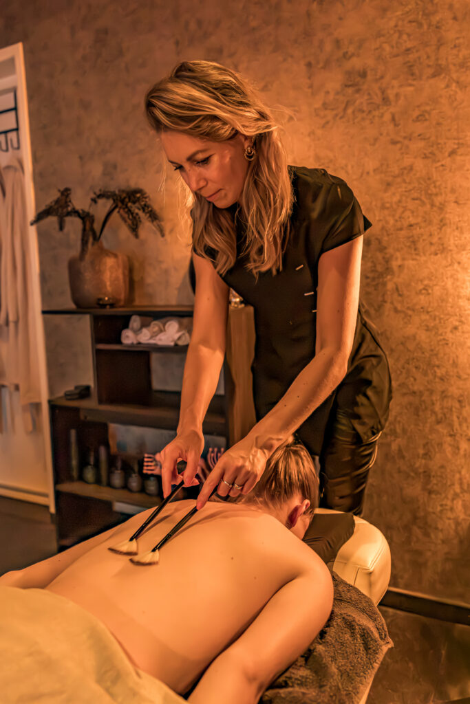 ASMR massage-Ede